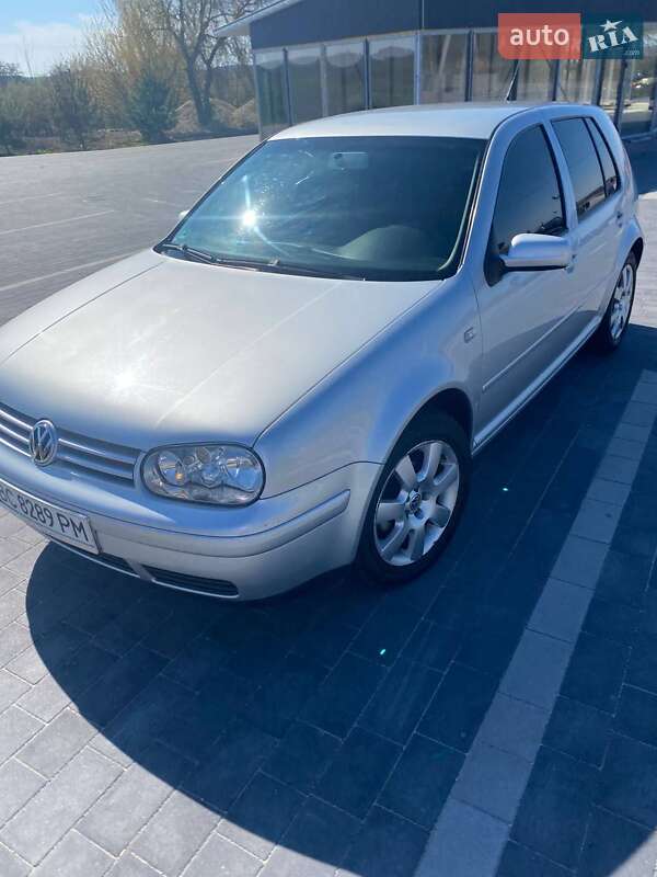 Хетчбек Volkswagen Golf 2003 в Мостиській