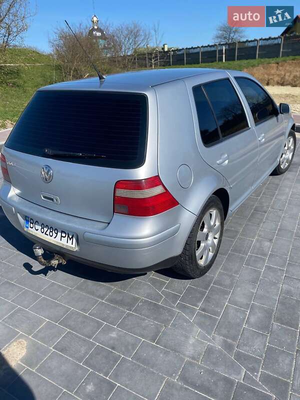 Хетчбек Volkswagen Golf 2003 в Мостиській