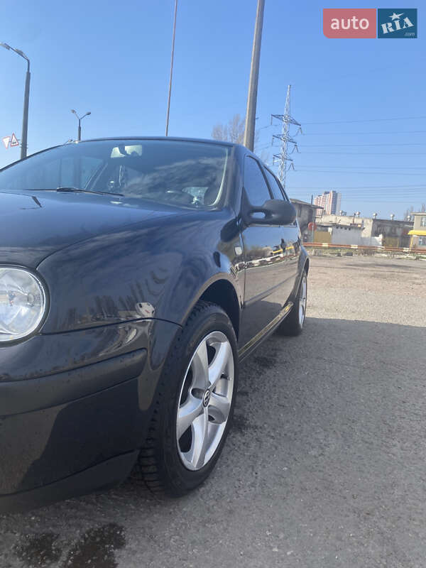 Хэтчбек Volkswagen Golf 1999 в Киеве