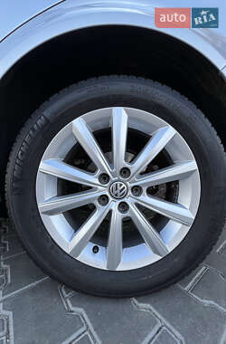 Хэтчбек Volkswagen Golf 2001 в 