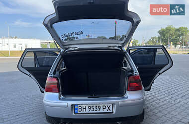 Хэтчбек Volkswagen Golf 2001 в 