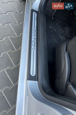 Хэтчбек Volkswagen Golf 2001 в 