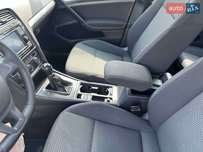 Универсал Volkswagen Golf 2018 в Кривом Роге