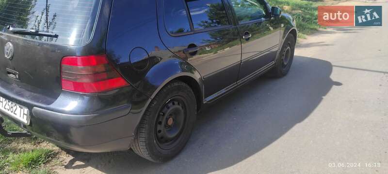 Хэтчбек Volkswagen Golf 2001 в Ананьеве