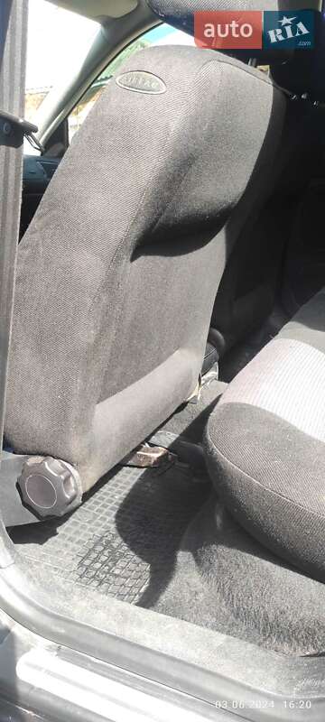 Хэтчбек Volkswagen Golf 2001 в Ананьеве