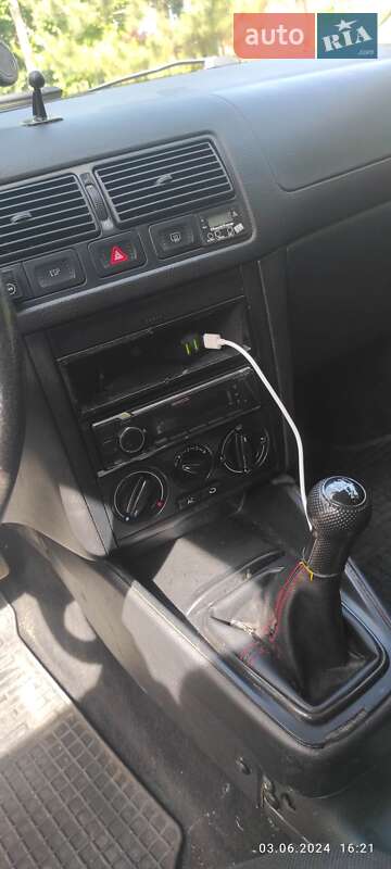 Хэтчбек Volkswagen Golf 2001 в Ананьеве