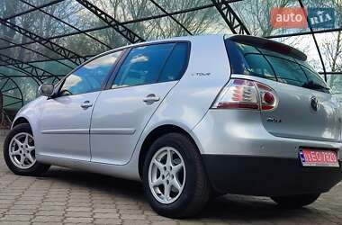 Хэтчбек Volkswagen Golf 2008 в 