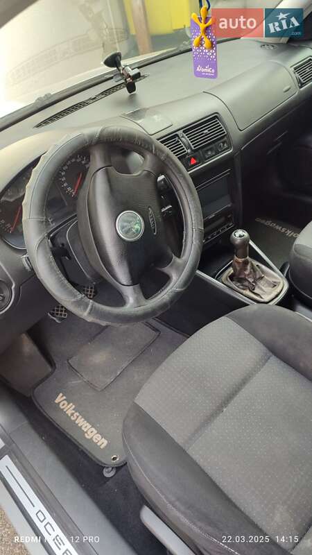 Универсал Volkswagen Golf 2003 в Черновцах