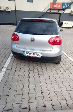 Хетчбек Volkswagen Golf 2004 в 