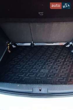 Хетчбек Volkswagen Golf 2004 в 