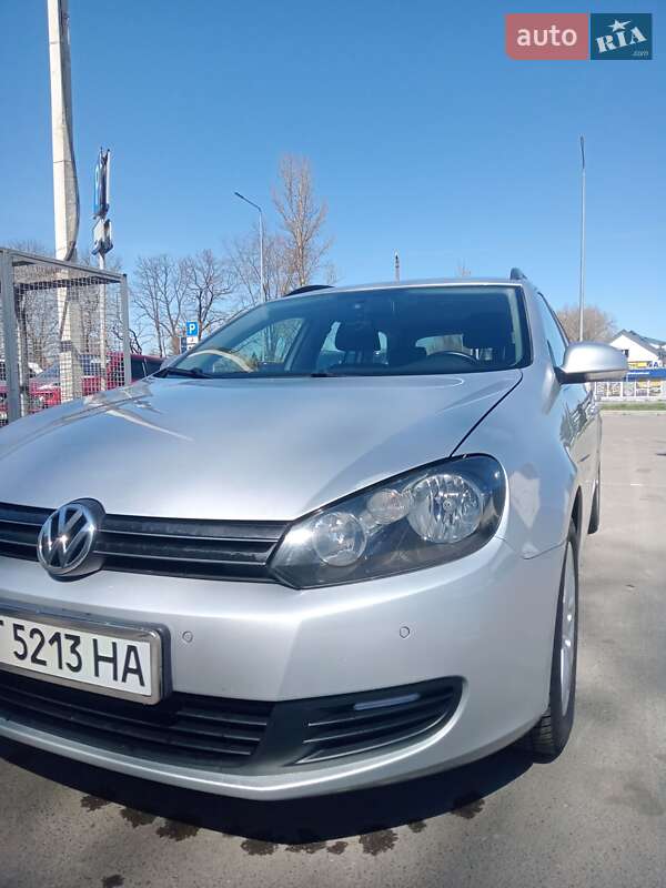 Універсал Volkswagen Golf 2010 в 