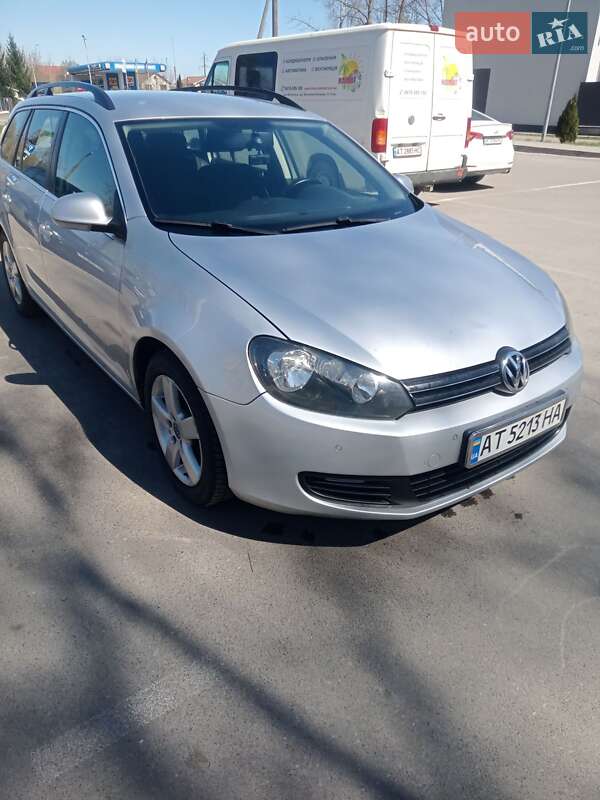 Універсал Volkswagen Golf 2010 в Івано-Франківську
