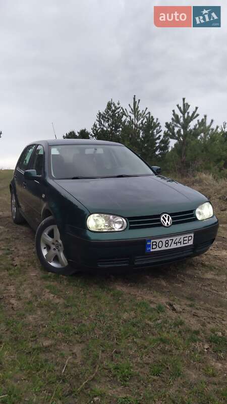 Хетчбек Volkswagen Golf 2002 в Ланівці