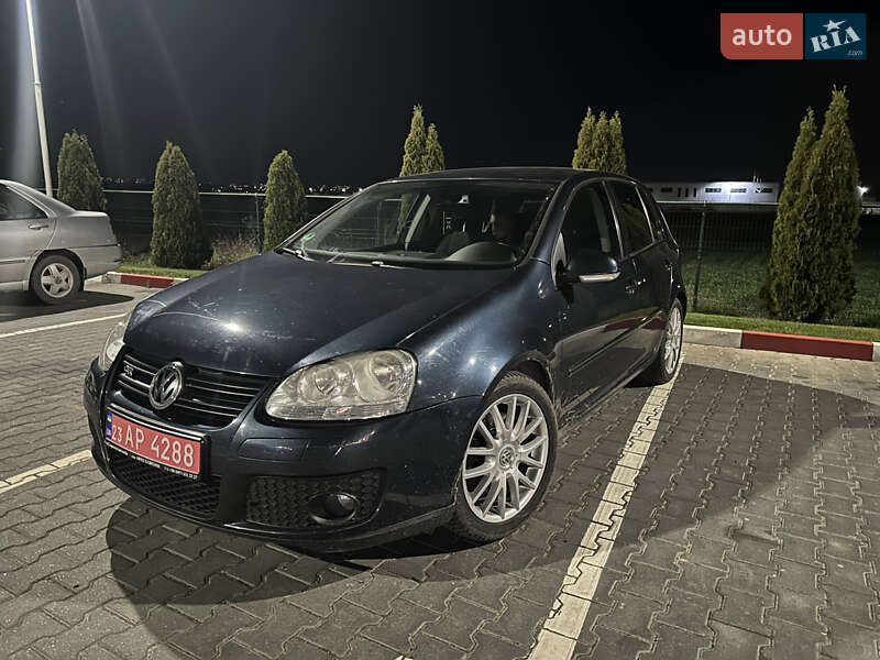 Хэтчбек Volkswagen Golf 2006 в Черновцах