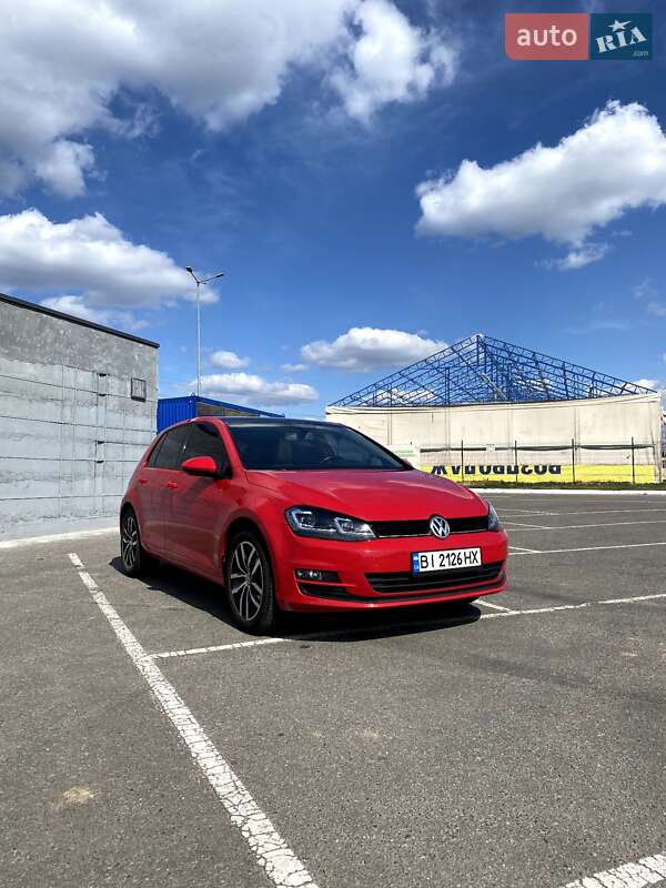 Хэтчбек Volkswagen Golf 2014 в 