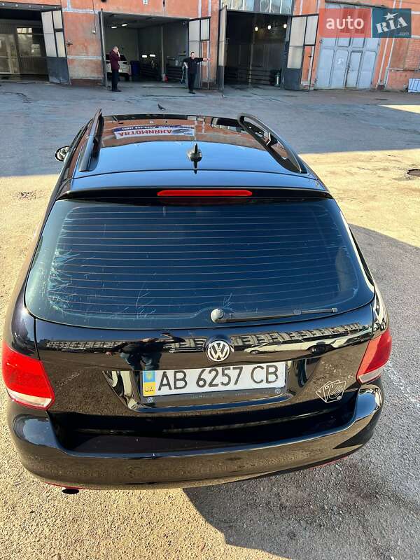 Универсал Volkswagen Golf 2011 в Чернигове