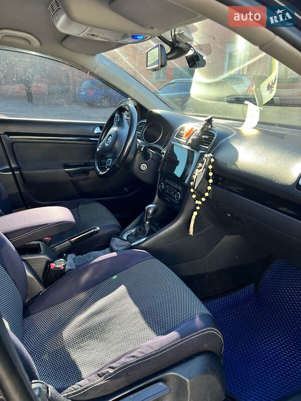 Универсал Volkswagen Golf 2011 в Чернигове