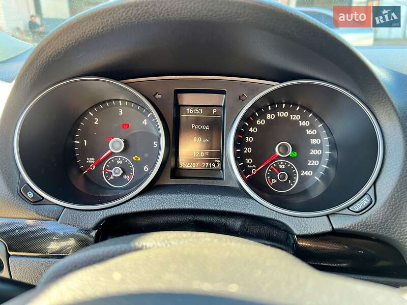 Универсал Volkswagen Golf 2011 в Чернигове