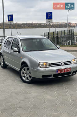 Хэтчбек Volkswagen Golf 2003 в 