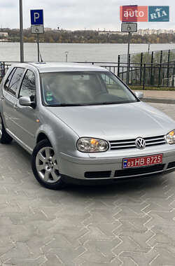 Хэтчбек Volkswagen Golf 2003 в 