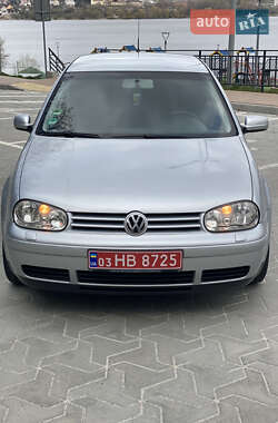 Хэтчбек Volkswagen Golf 2003 в 