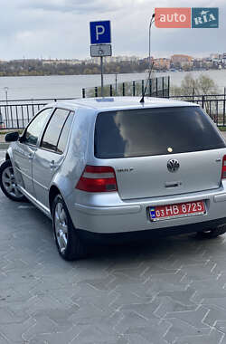 Хэтчбек Volkswagen Golf 2003 в 