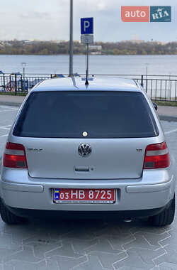 Хэтчбек Volkswagen Golf 2003 в 