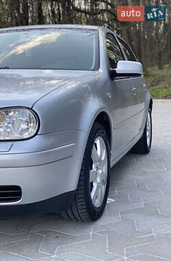 Хэтчбек Volkswagen Golf 2003 в 