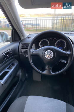 Хэтчбек Volkswagen Golf 2003 в 