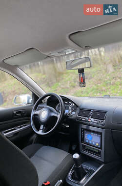 Хэтчбек Volkswagen Golf 2003 в 