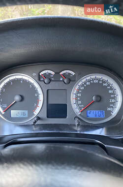 Хэтчбек Volkswagen Golf 2003 в 