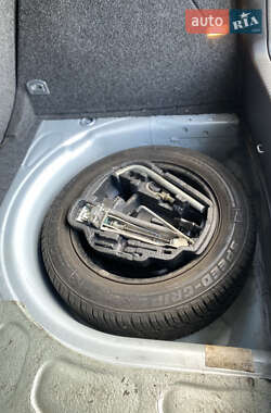 Хэтчбек Volkswagen Golf 2003 в 