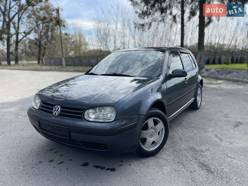 Хэтчбек Volkswagen Golf 2000 в 
