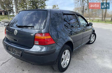 Хэтчбек Volkswagen Golf 2000 в 