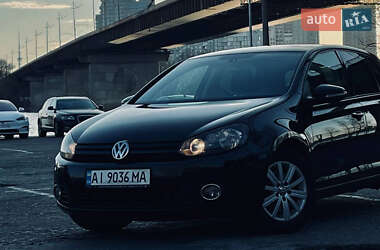 Хетчбек Volkswagen Golf 2011 в 