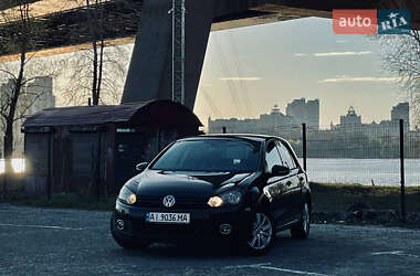 Хетчбек Volkswagen Golf 2011 в 