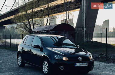 Хетчбек Volkswagen Golf 2011 в 