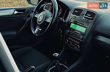 Хетчбек Volkswagen Golf 2011 в 
