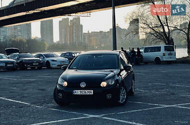 Хетчбек Volkswagen Golf 2011 в 