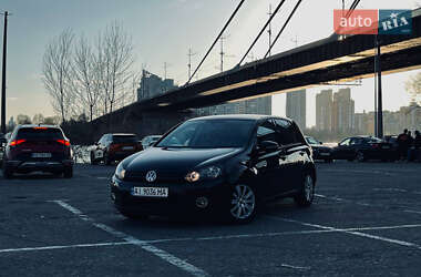 Хетчбек Volkswagen Golf 2011 в 