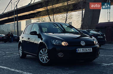 Хетчбек Volkswagen Golf 2011 в 