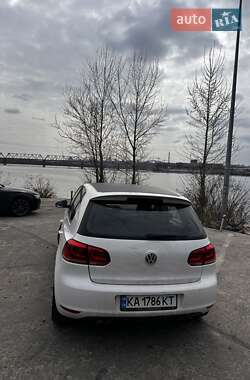 Хэтчбек Volkswagen Golf 2011 в 