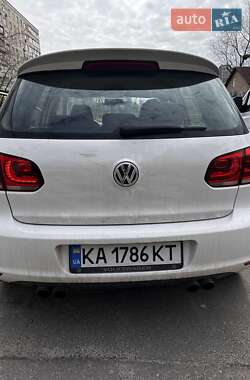 Хэтчбек Volkswagen Golf 2011 в 