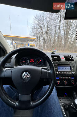 Хэтчбек Volkswagen Golf 2006 в 