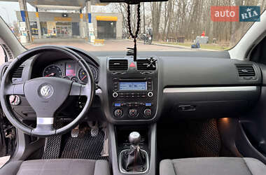 Хэтчбек Volkswagen Golf 2006 в 