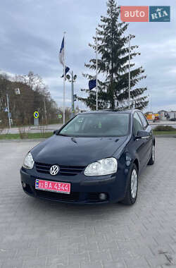 Хэтчбек Volkswagen Golf 2005 в 