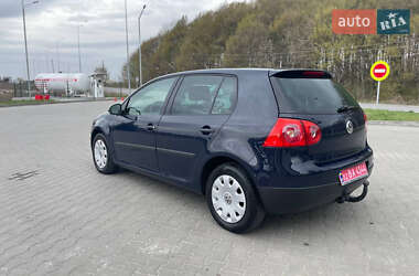 Хэтчбек Volkswagen Golf 2005 в 