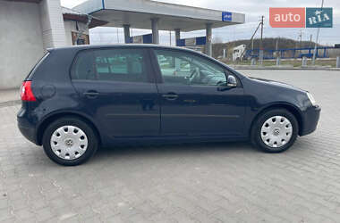 Хэтчбек Volkswagen Golf 2005 в 