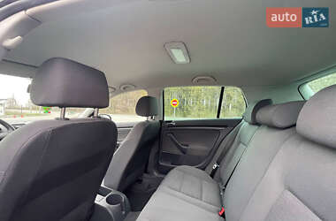 Хэтчбек Volkswagen Golf 2005 в 