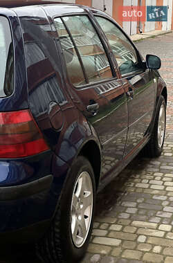 Хэтчбек Volkswagen Golf 2001 в 